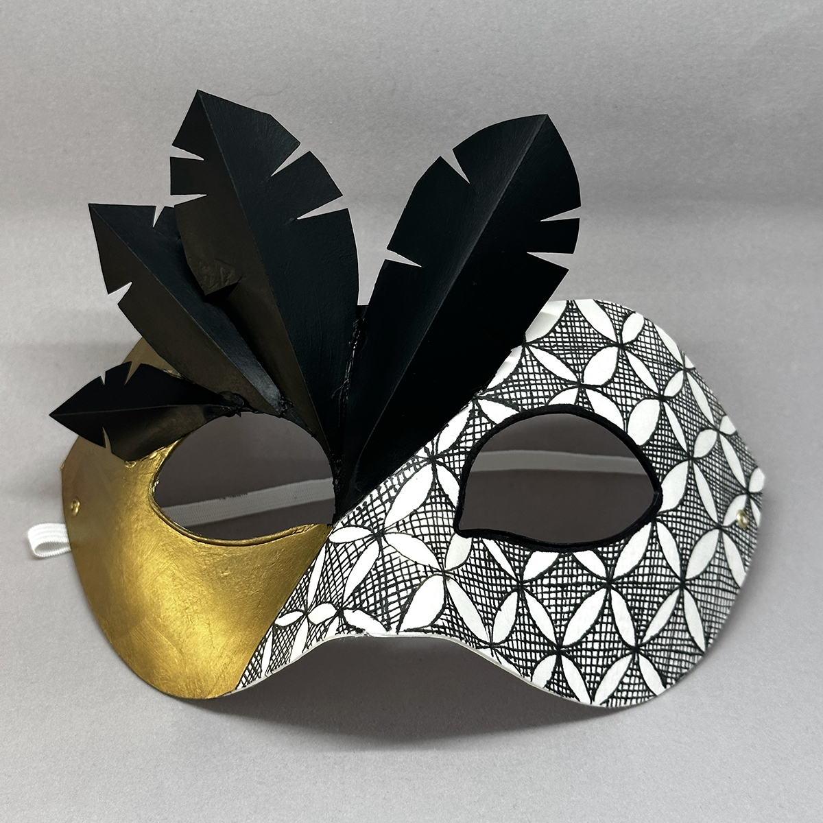 mask with an organic pattern