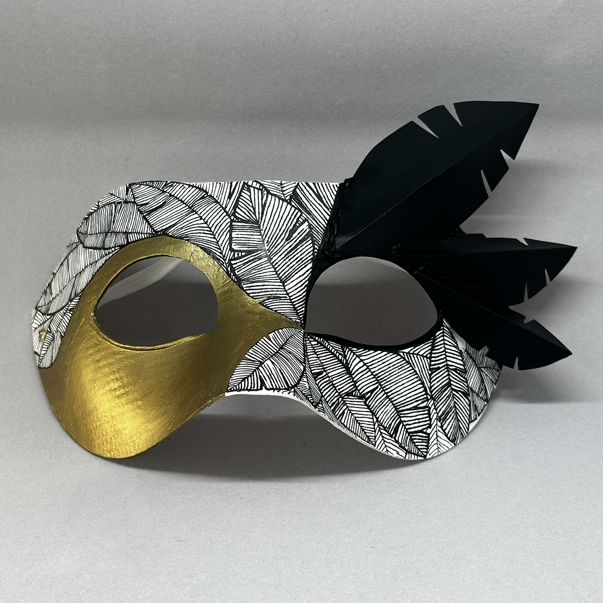 mask with cellular pattern